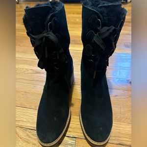 Weatherproof fur lined Timberlands